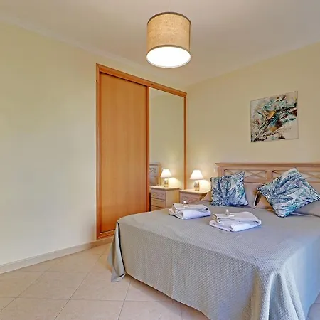 Delight With Pool By Homing Apartamento