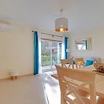 Апартаменты Delight With Pool By Homing *